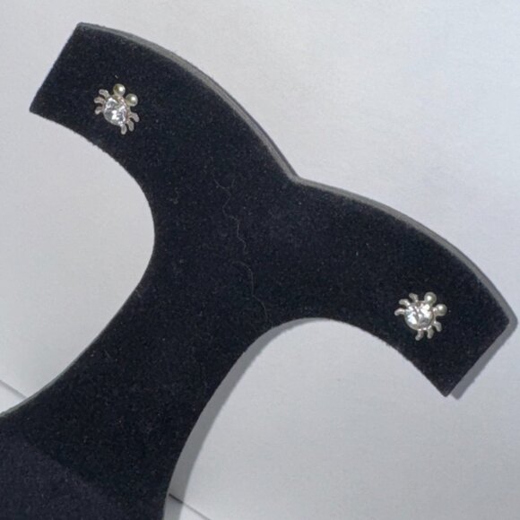 Clear Cute 8.25mm Sterling Silver Spider Post Earrings - Picture 3 of 10